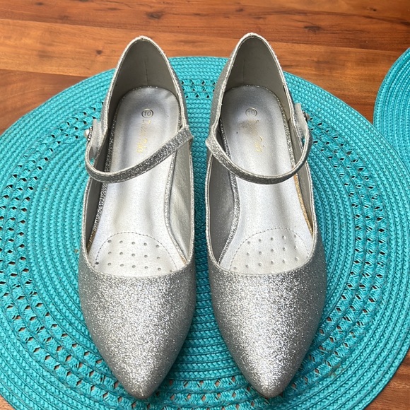 Dream Pairs Shoes - 3/$10 - Sparkle Plenty!  Silver Glitter Mary Janes Shoes Sz 10